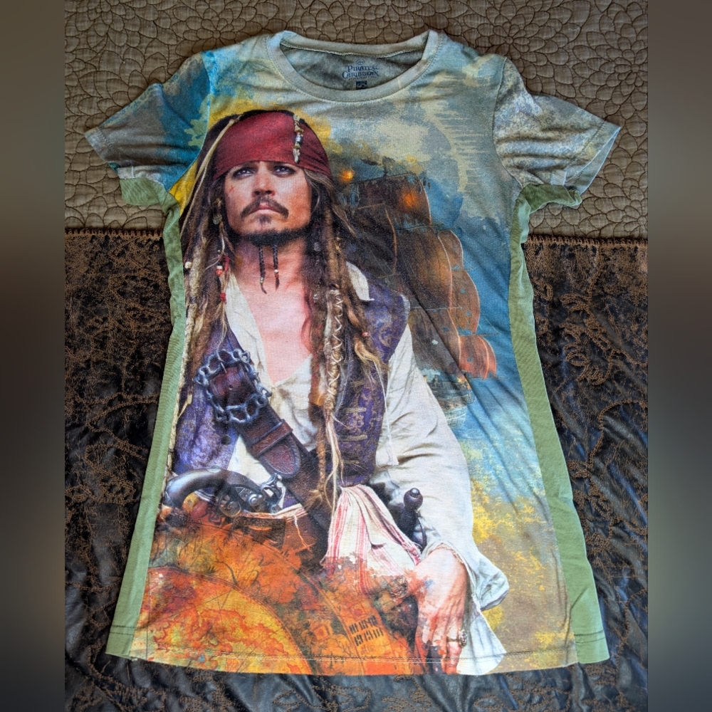 Pirates of the Caribbean - Captain Jack Sparrow - Johnny Depp - T-shirt - Small